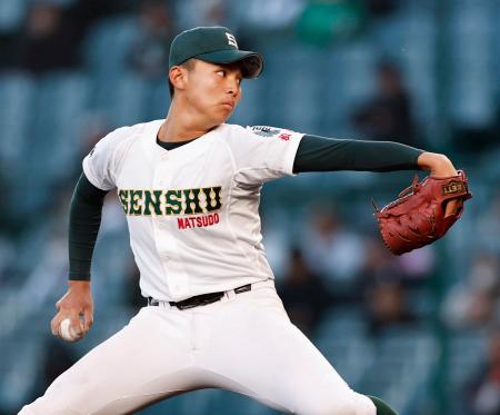 <p>　九州国際大付戦に２番手で登板した専大松戸・門倉＝甲子園</p>