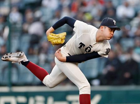 <p>　英明戦に２番手で登板した大阪桐蔭・川本＝甲子園</p>