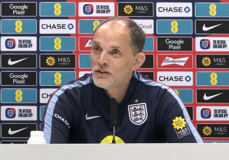 <p>　日本との試合に向け、記者会見するサッカーイングランド代表のトゥヘル監督＝３０日、ロンドン近郊</p>