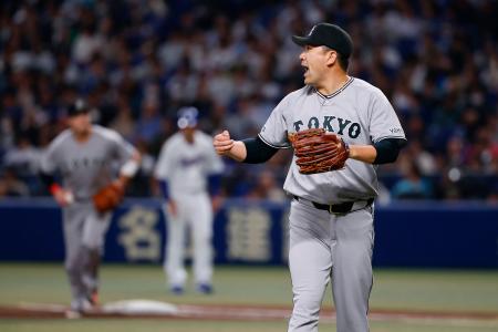 <p>　１回を終え、雄たけびを上げる巨人・田中将＝バンテリンドーム</p>