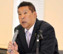 ＮＨＫ党の街宣車にスプレー　器物損壊容疑で男逮捕　立花党首の演説中…騒ぎで中断　松戸