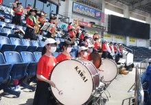 ３年ぶりブラバン響く　千葉東高吹奏楽部員が球児鼓舞　第１０４回全国高校野球　千葉大会　第１日