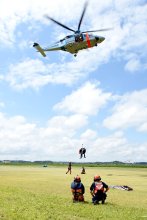 【動画あり】体制増強備え万全に　豪雨、台風…相次ぐ大規模災害　ヘリで被災者迅速引き上げ　千葉県警航空隊のホイスト訓練密着