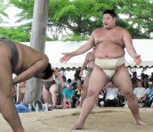 「涙止まらず」「感激した」　錣山部屋茂原後援会が祝福　大相撲・阿炎関が初優勝
