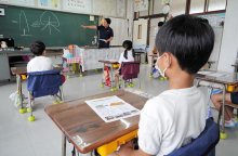 いすみのスギで学校机　停電予防伐採材を活用　地元小に導入　環境問題考えるきっかけに　【ＳＤＧｓちば】