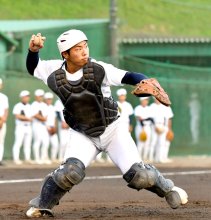 蓄えた知識存分に　チーム背負う責任感　羽根徹平（木更津総合）　【マスク越しの視線　主役は捕手】（７）