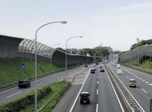 【速報】京葉道で玉突き事故か　トラックなど４台、１人軽傷　千葉市稲毛区