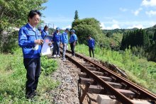 自民党県連が鉄道被害視察　大多喜　台風１３号１週間
