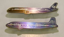 航空機廃材でピンバッジ　成田空港のＪＡＬ整備士製作　７、８日開催の航空博「ジャンク市」で販売