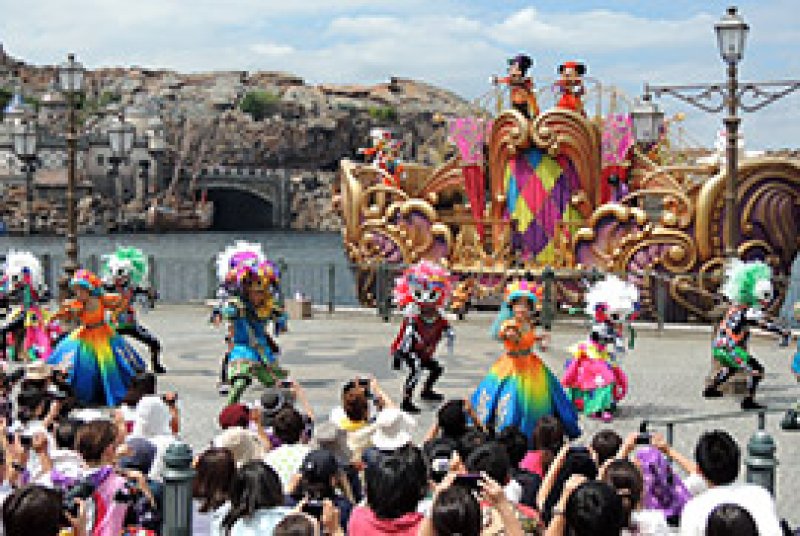 ディズニー・ハロウィーン開幕　ＴＤＬ・カボチャでダンス　ＴＤＳ・踊るガイコツ登場
