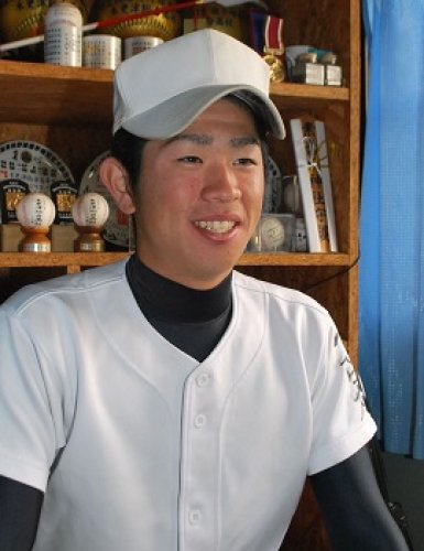 「自分たちの野球をしたい」と意気込みを語る大野主将＝木更津市