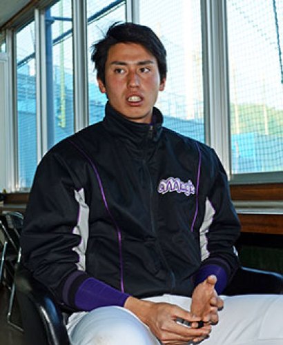 しっかりとした口調で意気込みを話す新日鉄住金かずさマジック・真下＝新日鉄住金君津球場