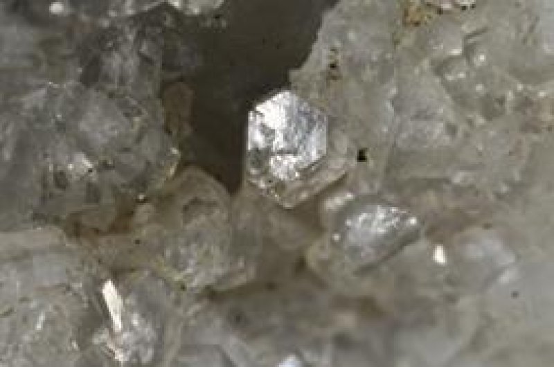 「房州石」県の石認定　近代化に貢献、新種の鉱物も　日本地質学会