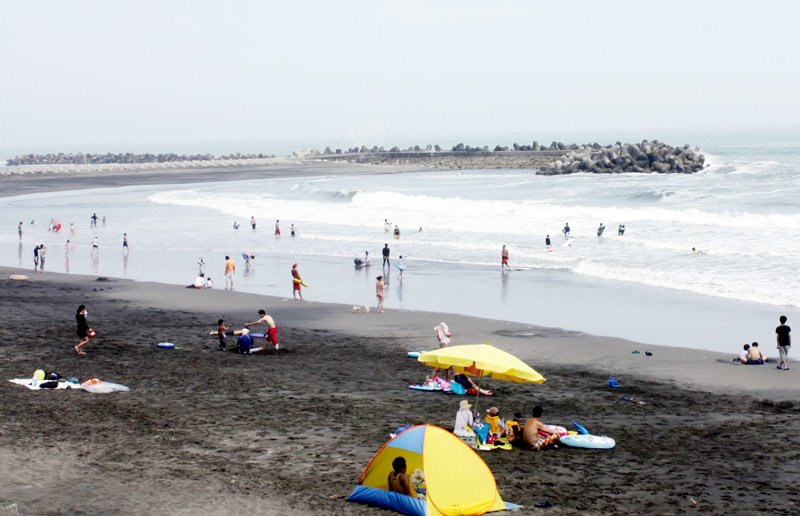 ヘッドランド周辺では離岸流が発生しやすく、各地の自治体は注意を呼び掛けている＝一宮町
