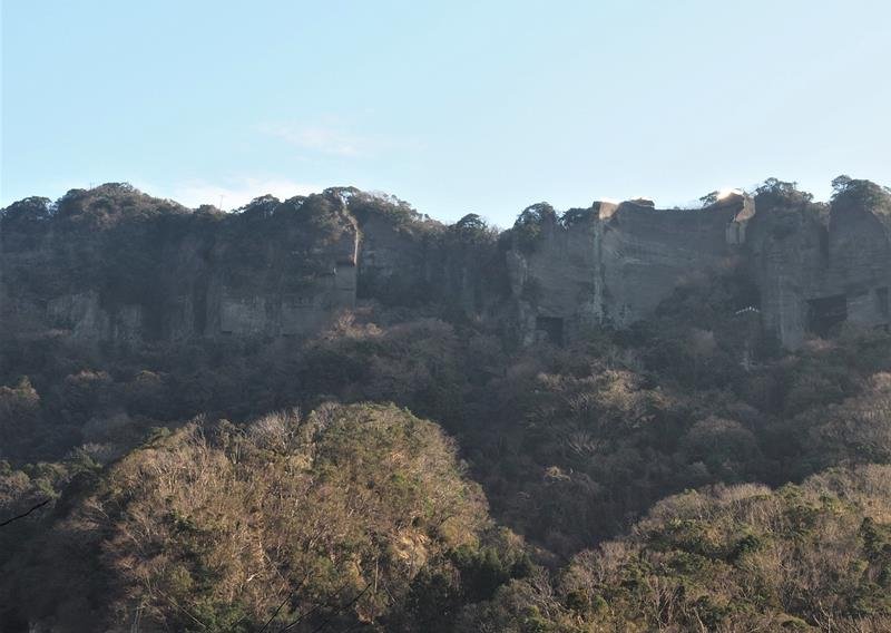 日本遺産認定を目指す鋸山。石切場跡の奇観が迎える＝富津市
