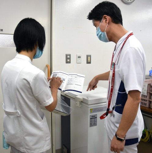 ワクチン用冷凍庫が到着　医師らに先行接種へ　市原の千葉ろうさい病院