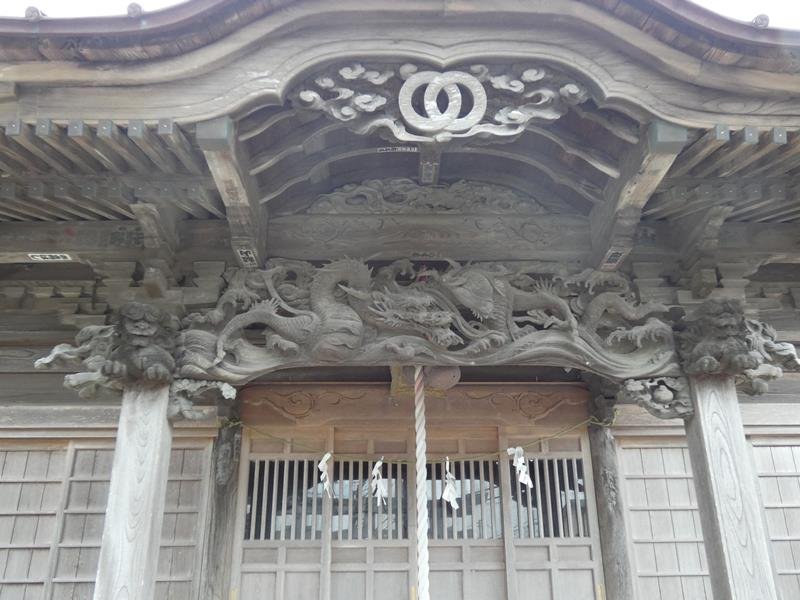 彫刻の下に梁がない独特なつくりが特徴的＝睦沢町
