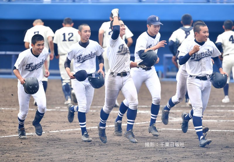 市船橋―県船橋戦の一場面＝１日
