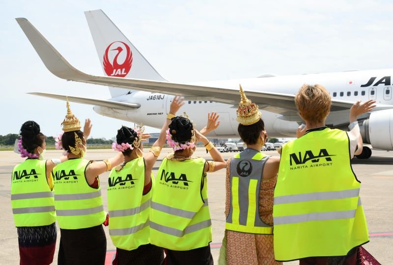 周遊便でタイ旅行気分　伝統舞踊や機内食楽しむ　成田空港