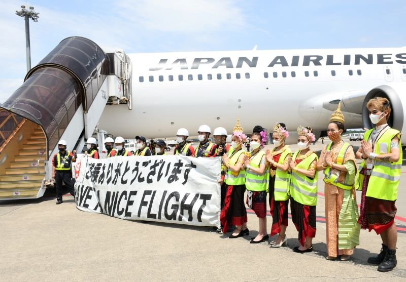 周遊便でタイ旅行気分　伝統舞踊や機内食楽しむ　成田空港