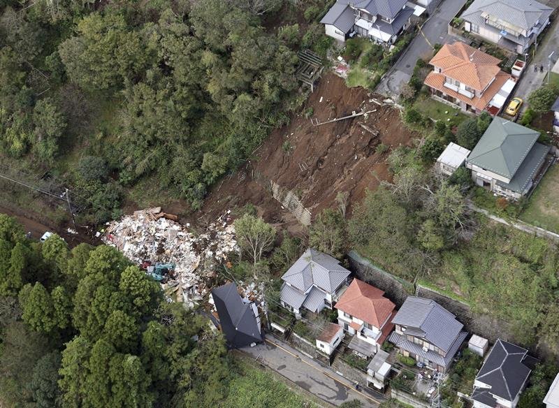 記録的な大雨の影響で発生した、千葉市緑区誉田町の土砂崩れ現場（共同通信社ヘリから）