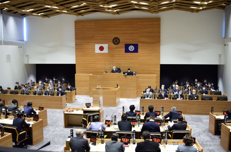 シャワー室問題を巡る発議が出された市川市議会＝３日、市川市