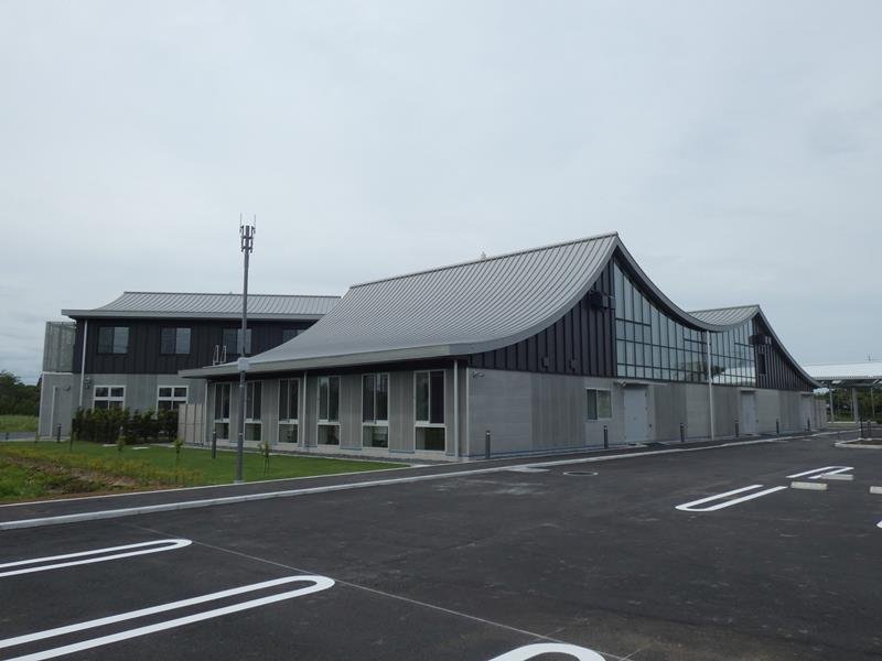 １３日にオープンする長生村交流センター
