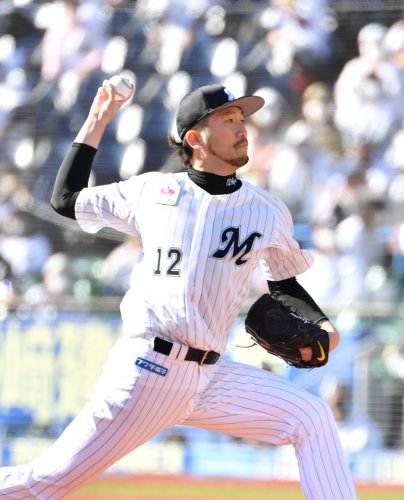 日本ハム戦で８回無失点と好投し６勝目を挙げた千葉ロッテ・石川＝ＺＯＺＯマリン