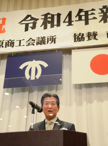市原商工会議所の新年祝賀会であいさつする榊原会頭＝市原市の五井グランドホテル