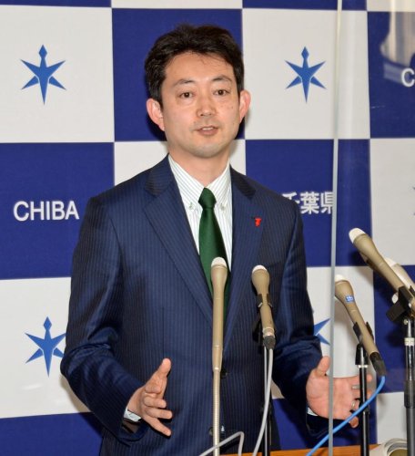 新型コロナへの各種対策を発表する熊谷知事＝２７日、千葉県庁