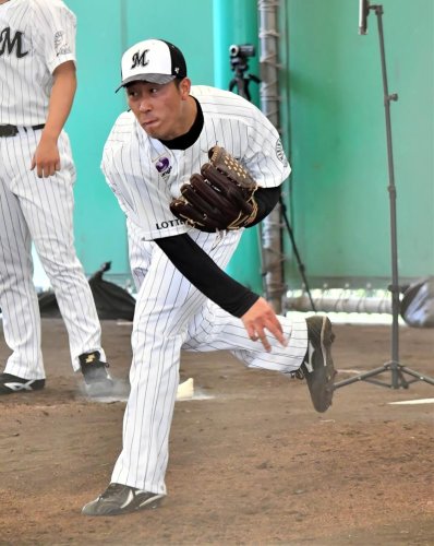 朗希、初日から剛速球　捕手座らせ３１球　【千葉ロッテ石垣島キャンプ】