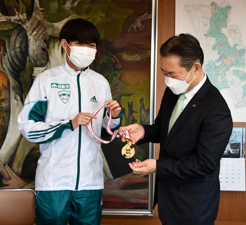 箱根駅伝区間新を報告　青山学院大３年・中村選手　流山市長に飛躍誓う