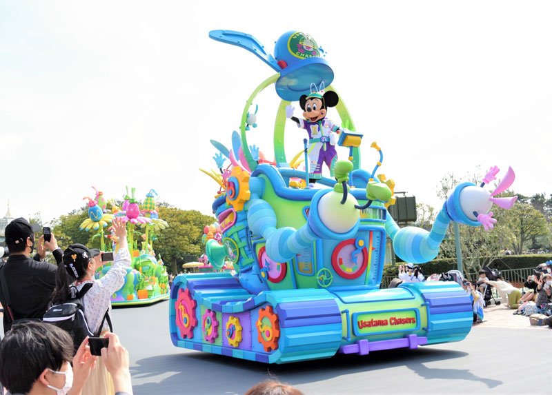 ３年ぶりイースターイベント、東京ディズニーランドで開催　にぎやかパレードお披露目　シーでは２０周年ショー