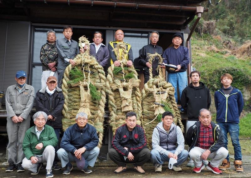 疫病退散願い大わらじ　長さ１．５メートル幅６０センチ　富津・関尻地区　住民手作り
