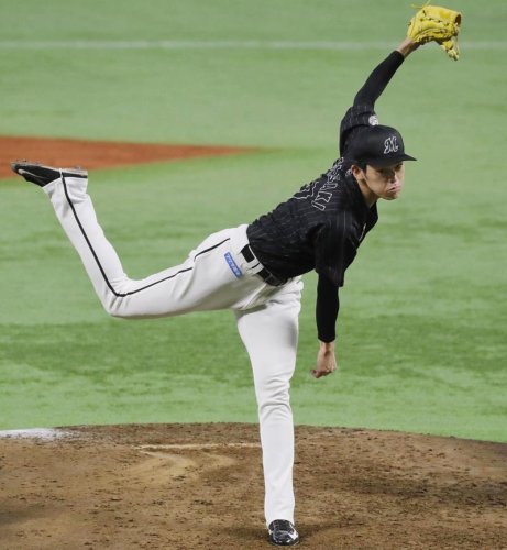 ２０日のソフトバンク戦で５勝目を挙げた千葉ロッテ・佐々木朗＝ペイペイドーム（共同）
