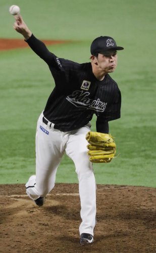 ２０日のソフトバンク戦で開幕５連勝を挙げた千葉ロッテ・佐々木朗＝ペイペイドーム
（共同）