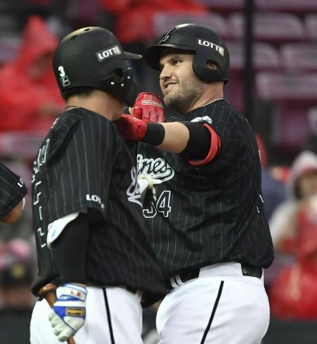 小沼プロ初勝利　２試合連続レアード弾　千葉ロッテ