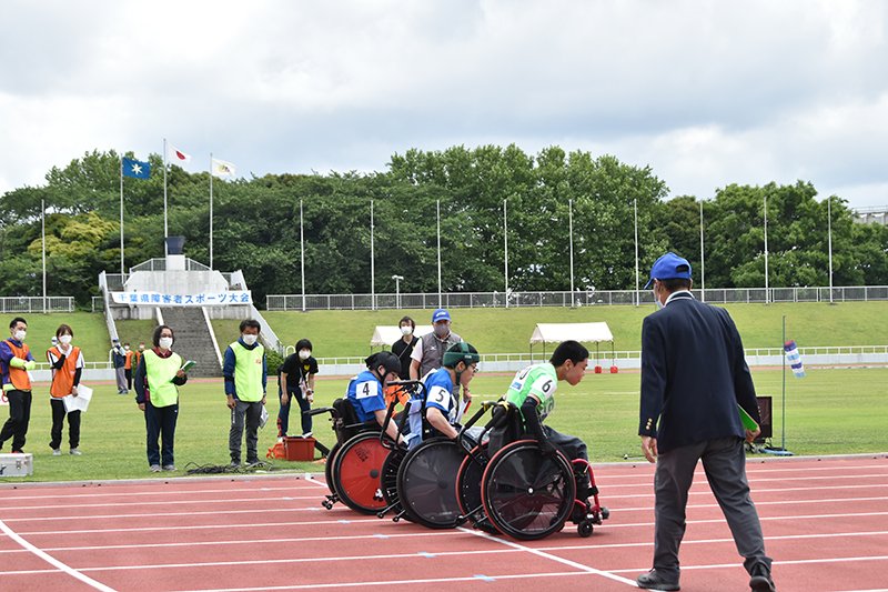 約５８０人が参加した県障害者スポーツ大会の陸上競技＝５月、千葉市稲毛区の県総合スポーツセンター