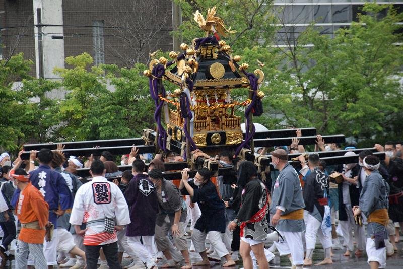 疫病退散と祭礼復興を祈願したみこし渡御＝銚子市
