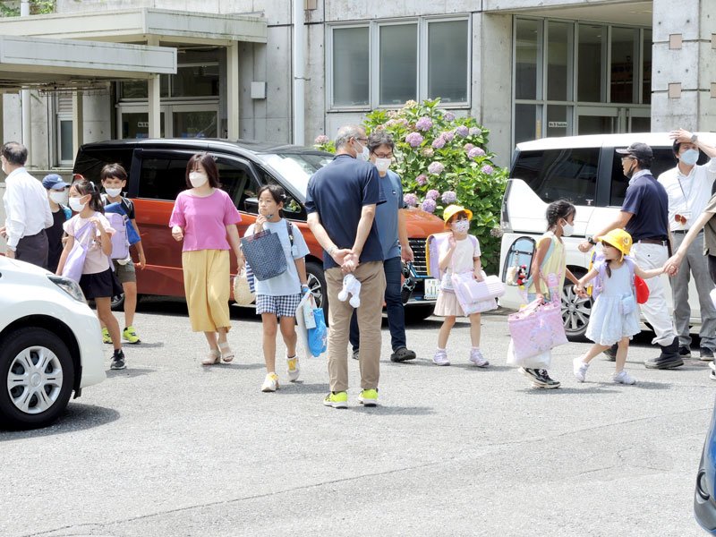 新型コロナ拡大の中、各地で終業式　校長「感染対策し、楽しい夏休みを」　千葉・柏