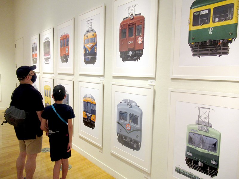 開催中の「電車の顔」展＝市川市