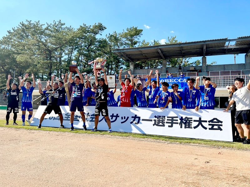 初優勝を飾ったブリオベッカ浦安イレブン＝志布志運動公園陸上競技場（クラブ提供）
