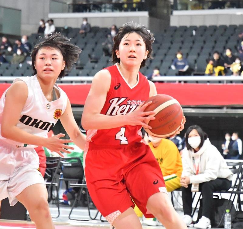 千葉経大付─岡豊　第２クオーター、ドリブルする千葉経大付の川井田＝東京体育館
