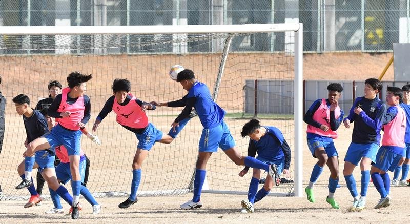表情に気合十分　２回戦へ軽めの調整　【初陣選手権　魅せろ日体大柏】　第１０１回全国高校サッカー