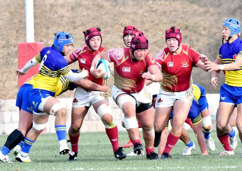 後半、突進する流通経大柏の山口