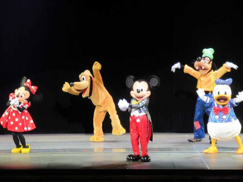 ディズニーシーで「成人式　二十歳の集い」　「会話なし」ならマスク外しＯＫ