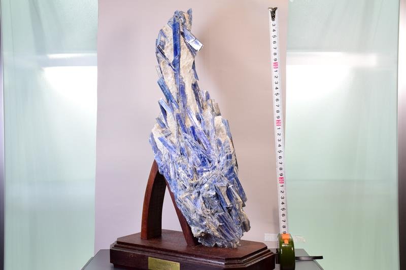 色鮮やかなブラジル産の藍晶石
