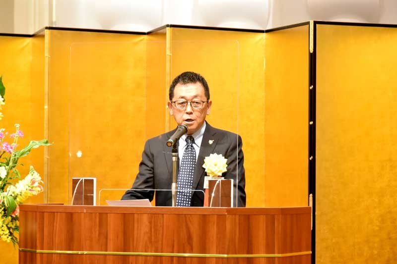 あいさつをする伊藤理事長＝千葉市中央区