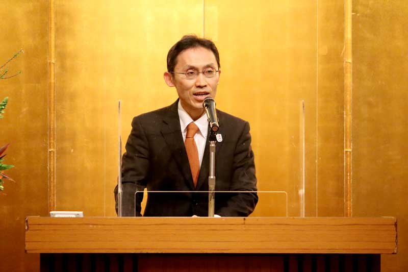 千葉政経懇話会の新春懇親会であいさつする黒野副知事＝２５日、千葉市中央区のホテル