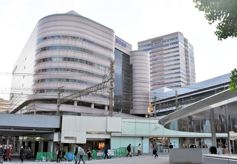 千葉駅前に立地するそごう千葉店＝千葉市中央区